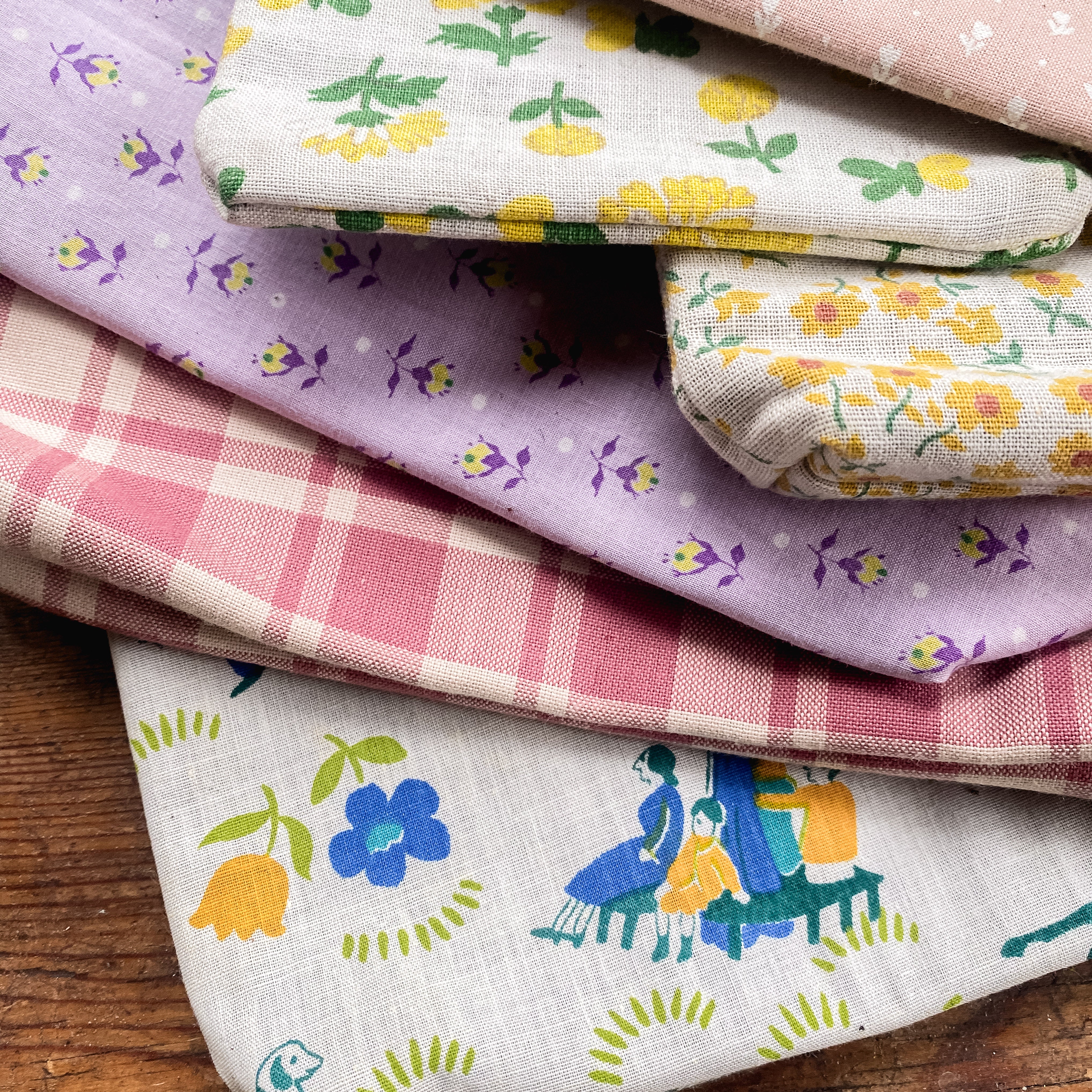 Custom Pouch with 1980s Cotton Floral: Gert