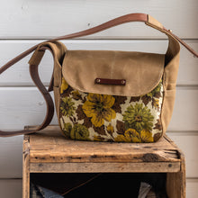 Small Finch with Vintage Floral: Alys