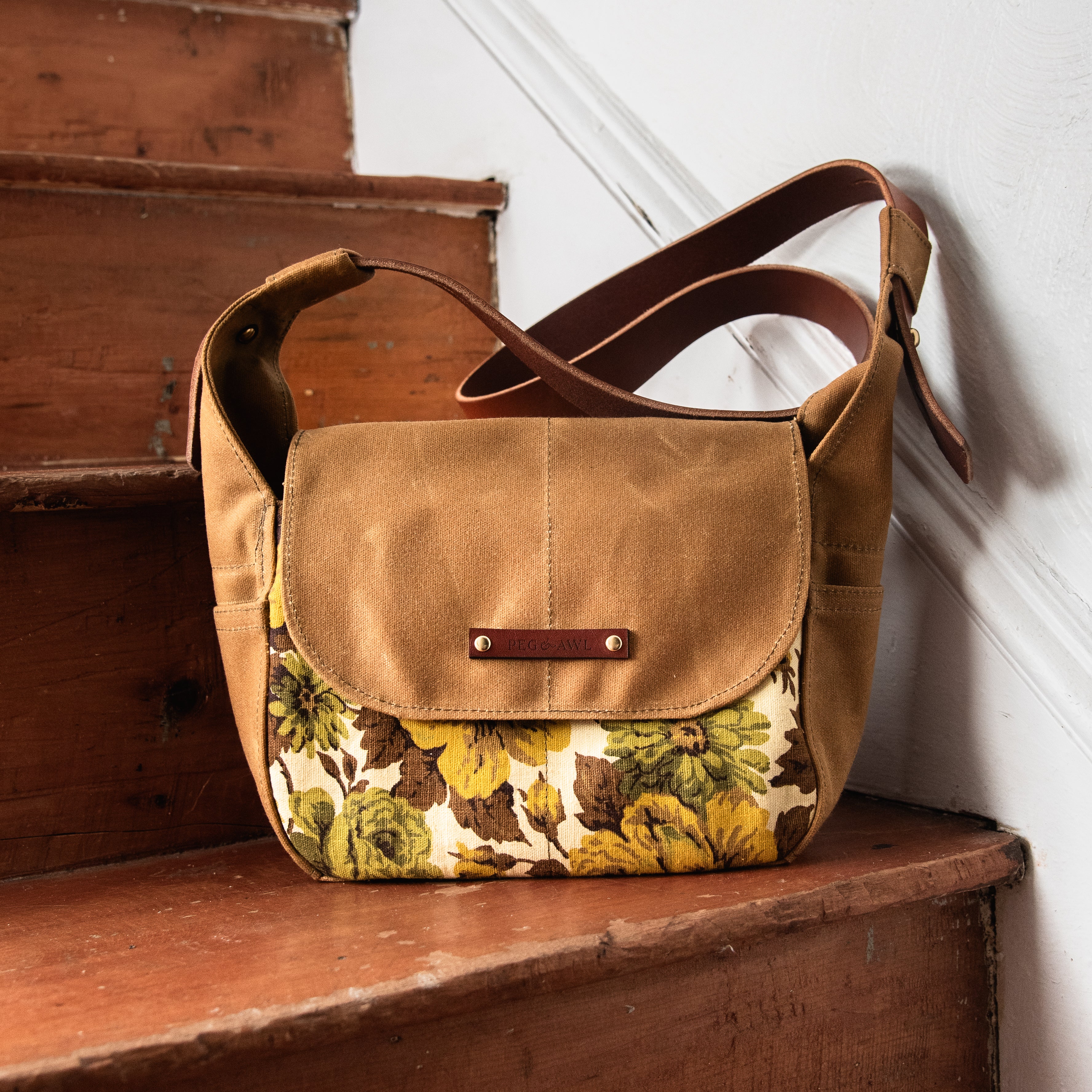 Small Finch with Vintage Floral: Alys