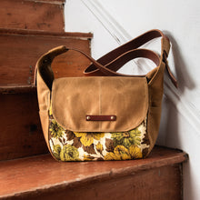 Small Finch with Vintage Floral: Alys