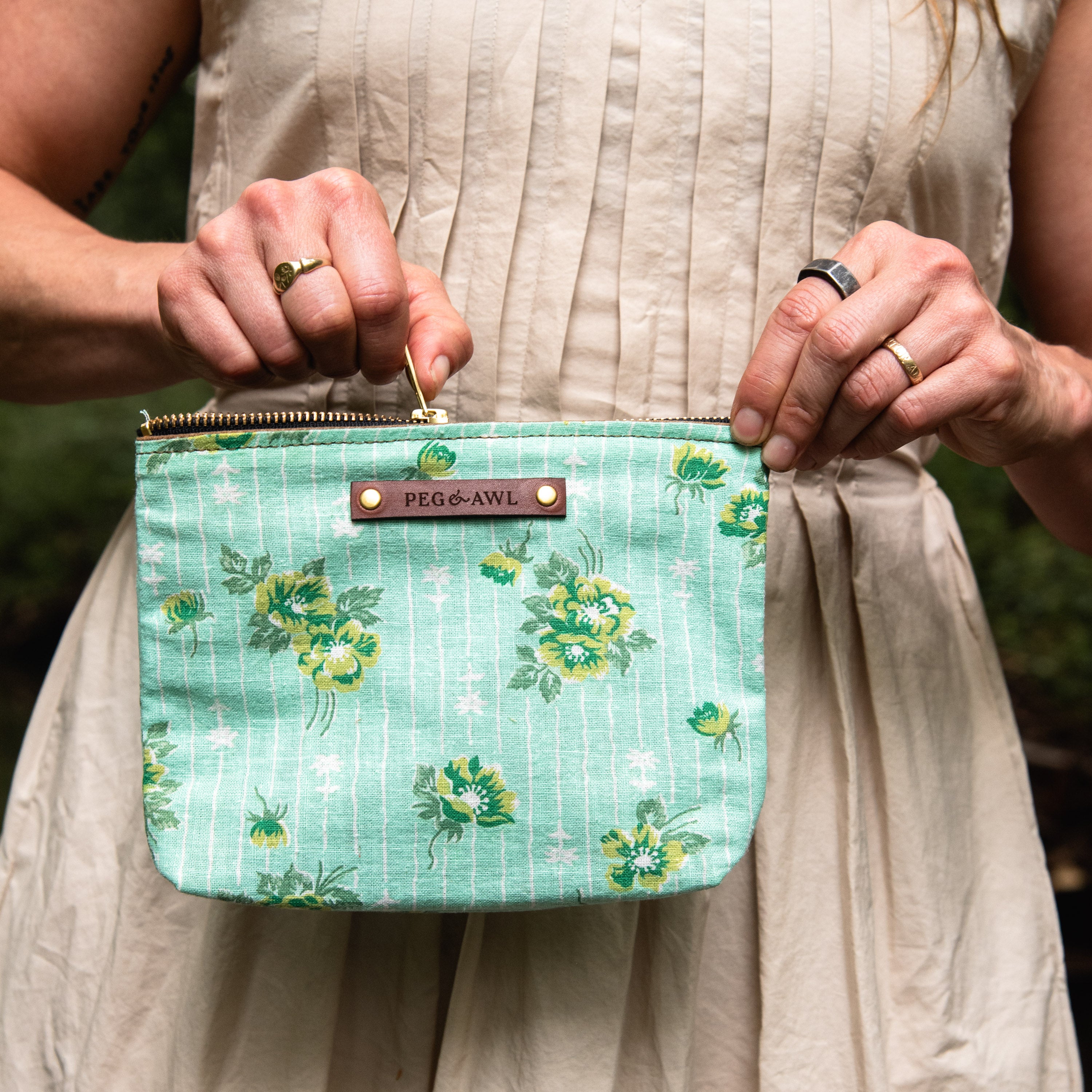Keeper Pouch with Mid-Century Feedsack: Enki