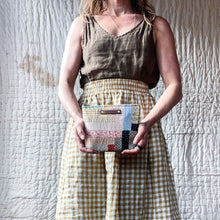 Keeper Pouch with 1900s Log Cabin Patchwork Quilt: Ameliana