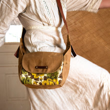 Small Finch with Vintage Floral: Alys