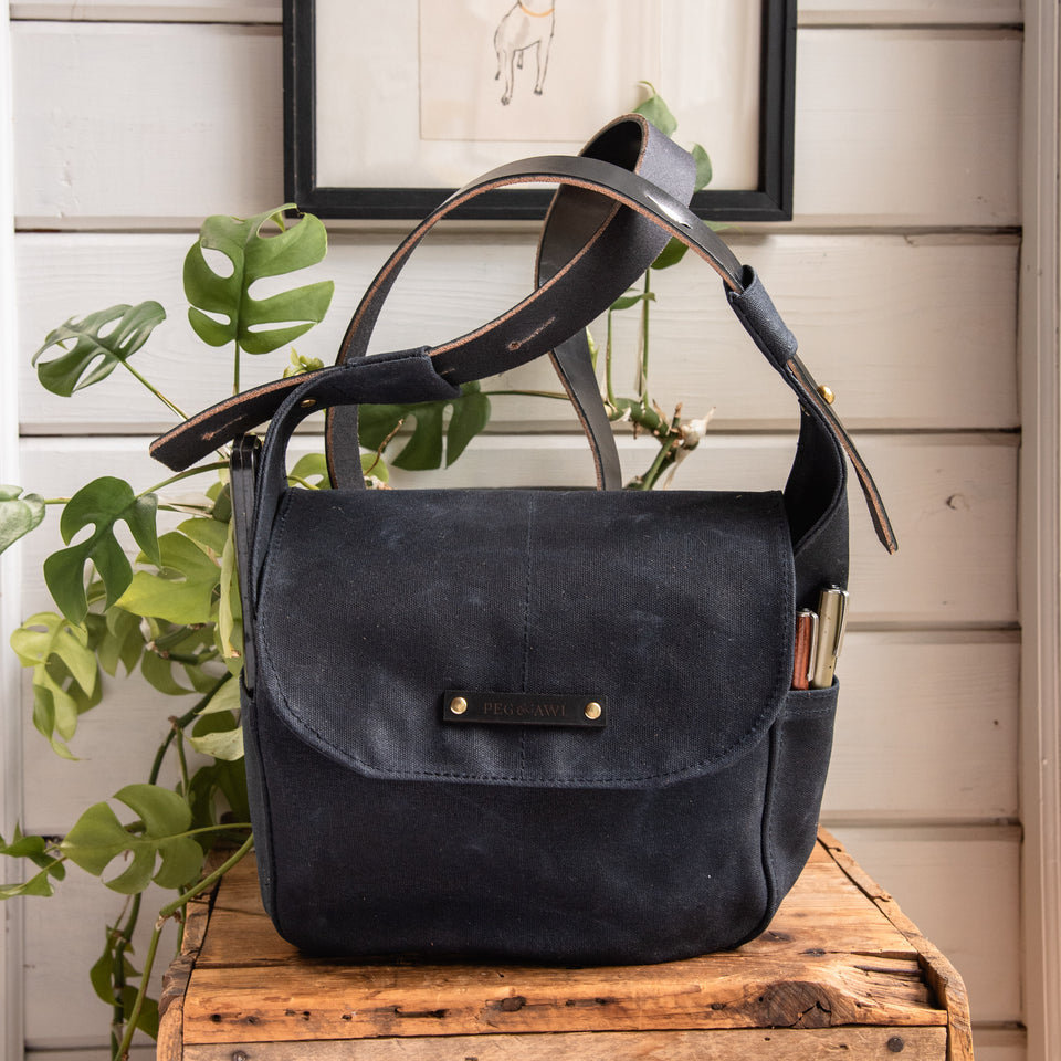 The Small Finch Satchel