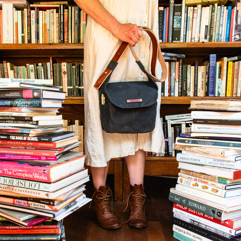 The Small Finch Satchel