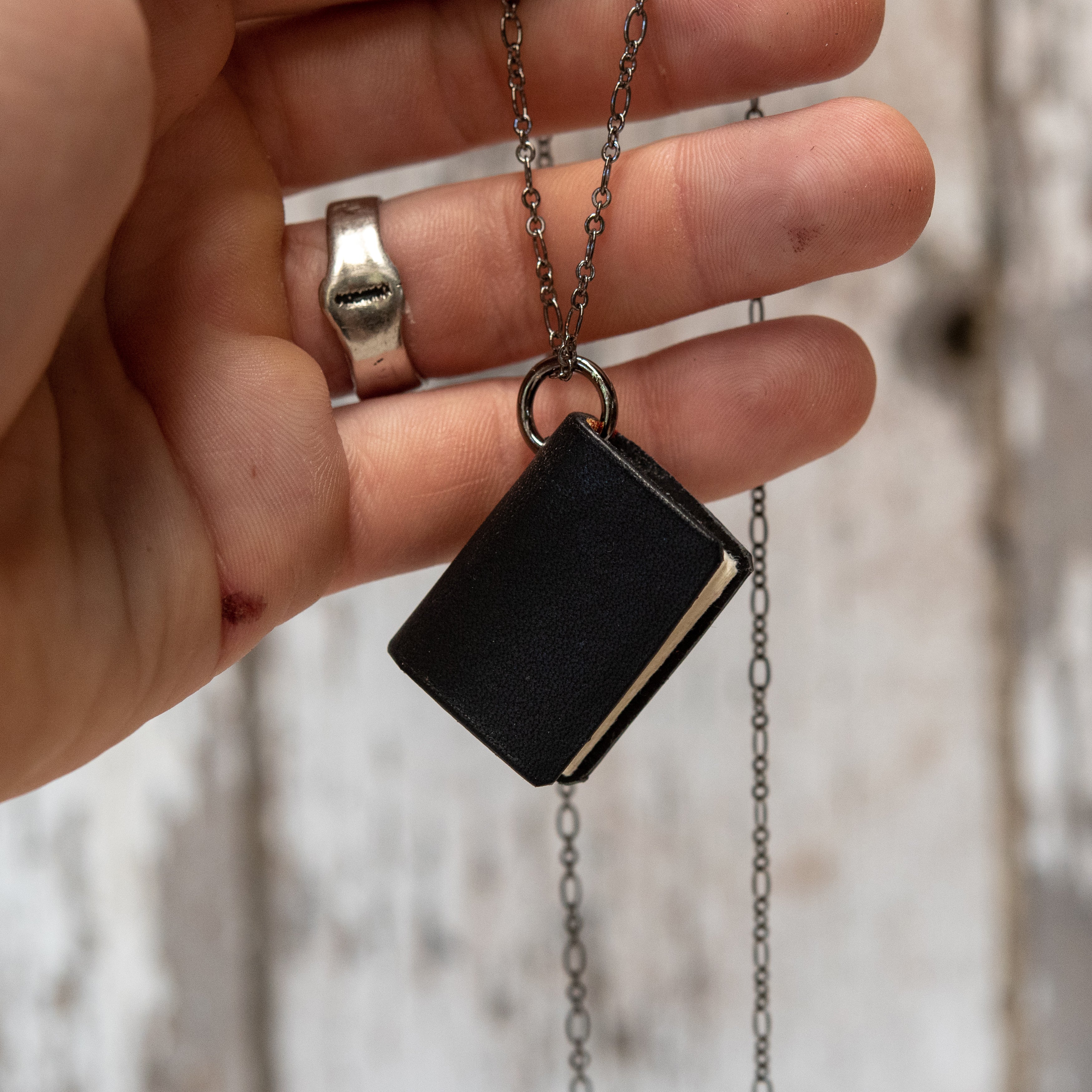 /Book Size|Chain Metal-Large|Gunmetal