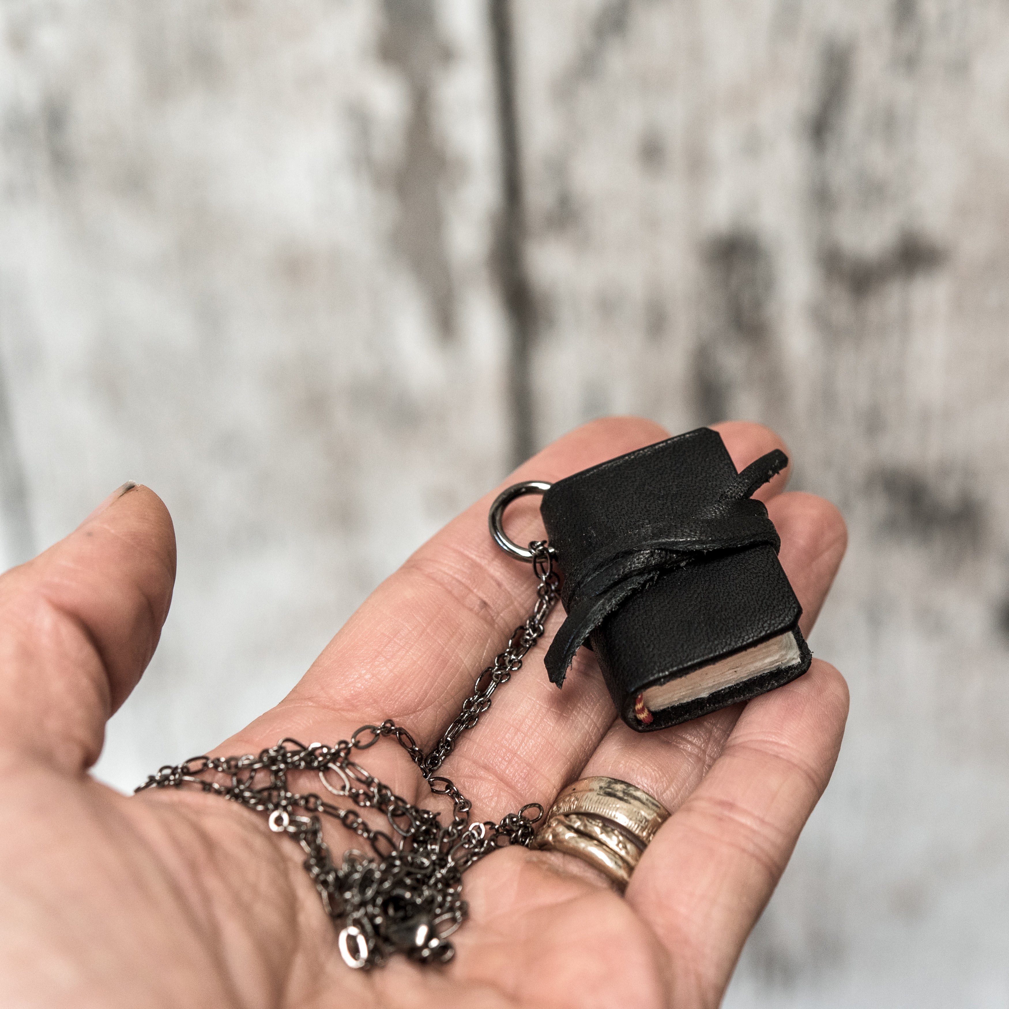 /Book Size|Chain Metal-Large|Gunmetal